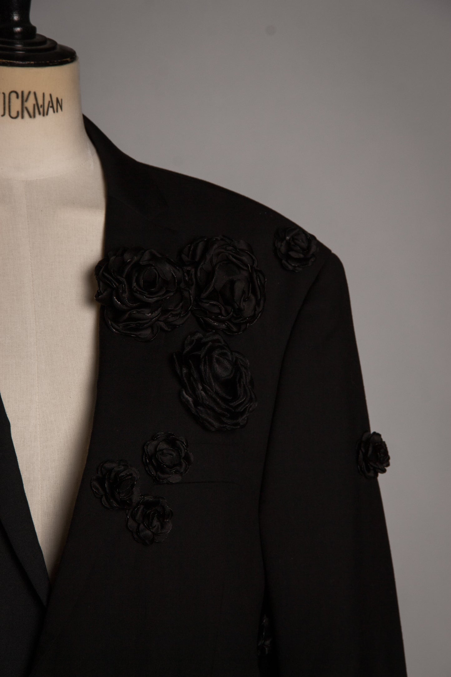 Veste à Fleurs Noires