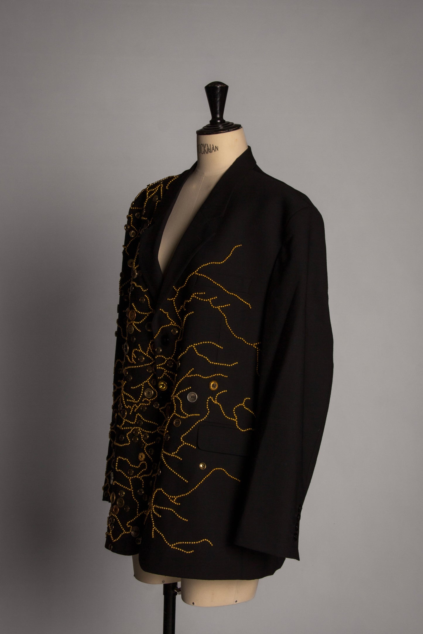 Veste à Perles et Boutons