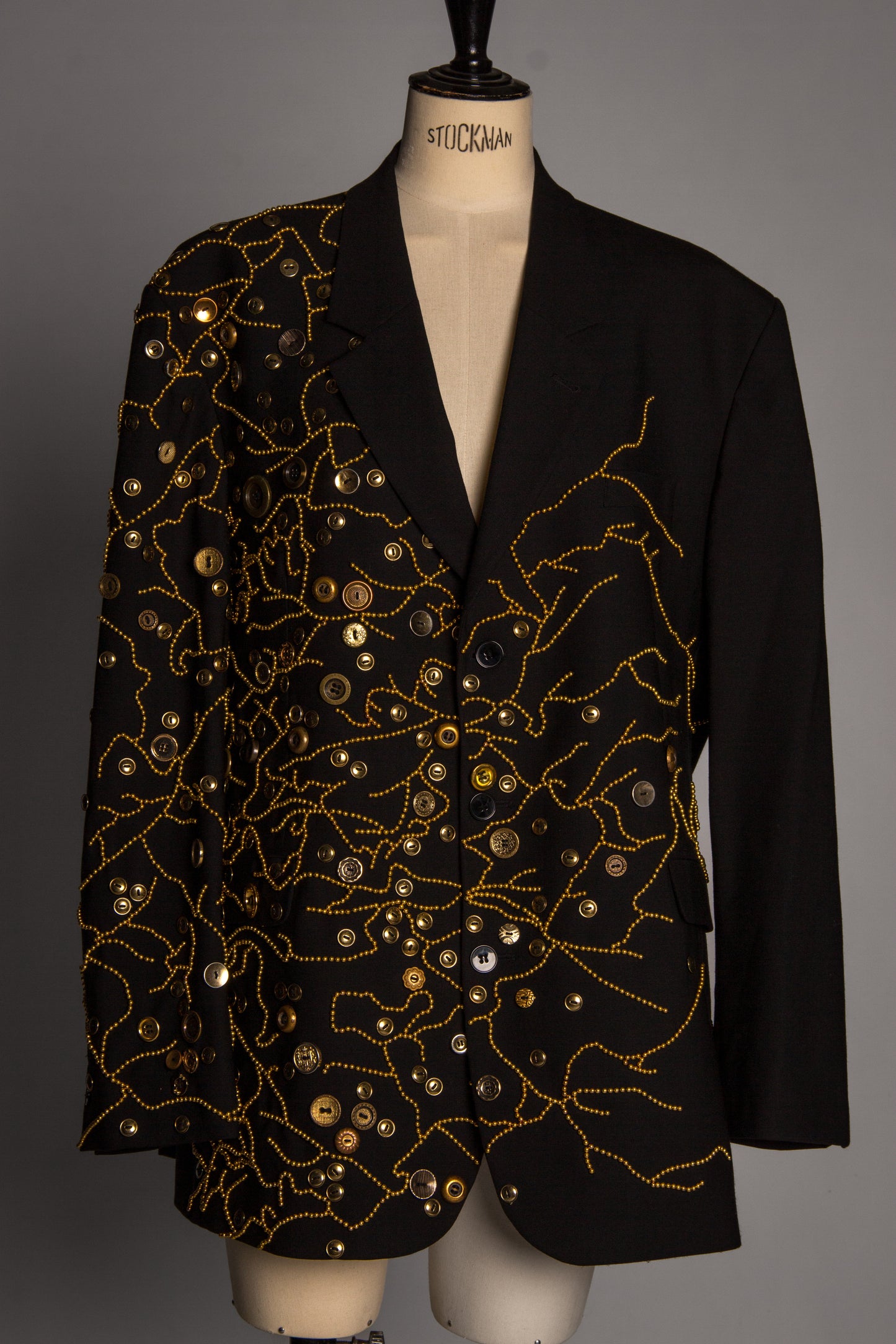 Veste à Perles et Boutons