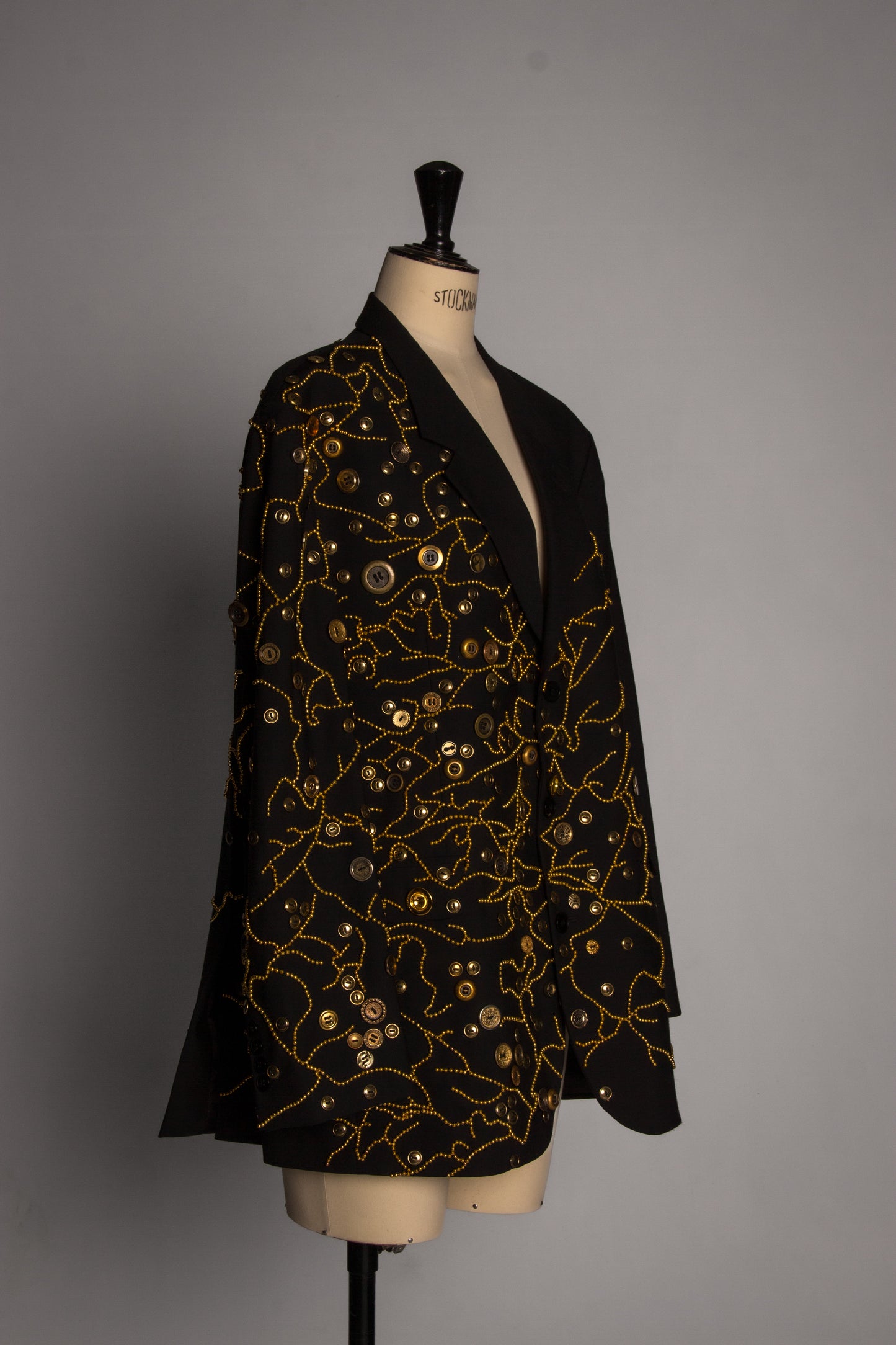 Veste à Perles et Boutons