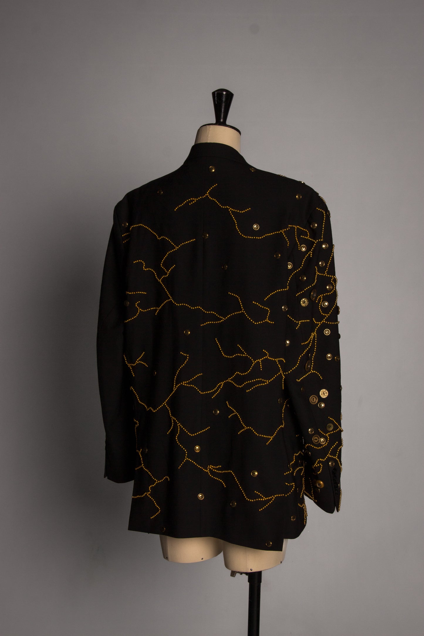 Veste à Perles et Boutons